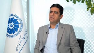 فرشید شکرخدایی در حال گفتوگو